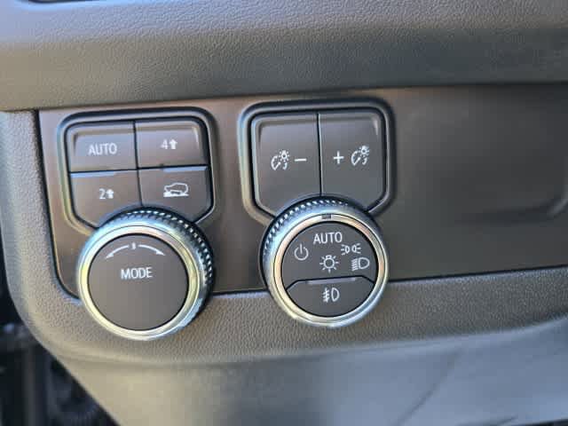 Used 2024 GMC Yukon SLT AWD/4WD image 19