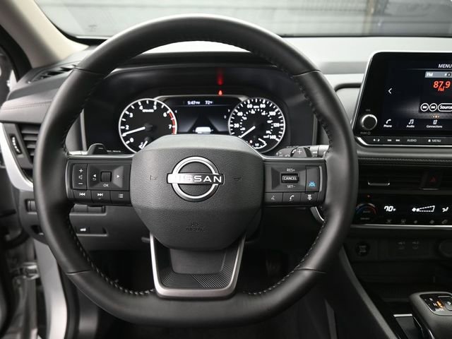 Used 2025 Nissan Rogue SV FWD image 32