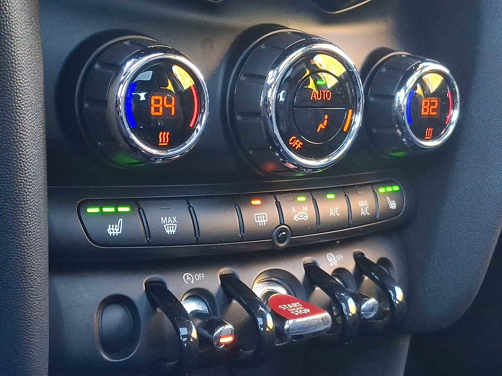 Used 2015 MINI Cooper 4-Door Hardtop image 16