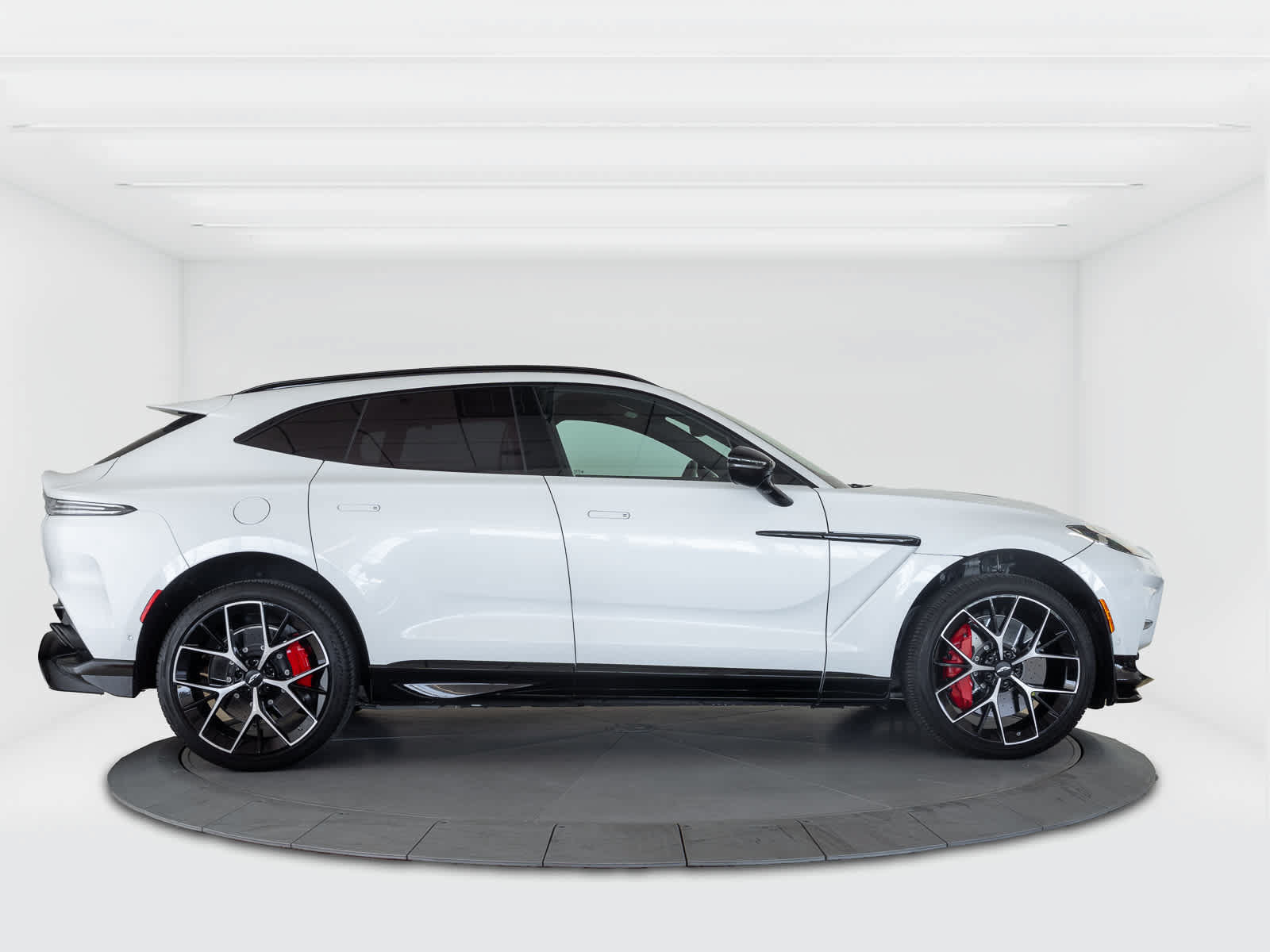 Used 2025 Aston Martin DBX 707 AWD/4WD image 6