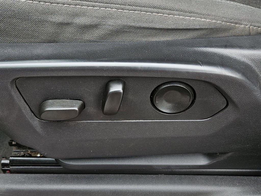 Used 2024 Chevrolet Silverado 1500 Custom AWD/4WD image 25