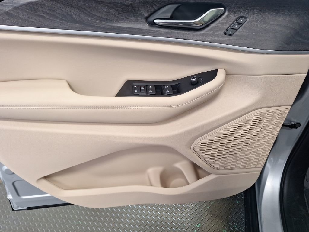 New 2025 Jeep Grand Cherokee Limited w/ Black Appearance Package image 4