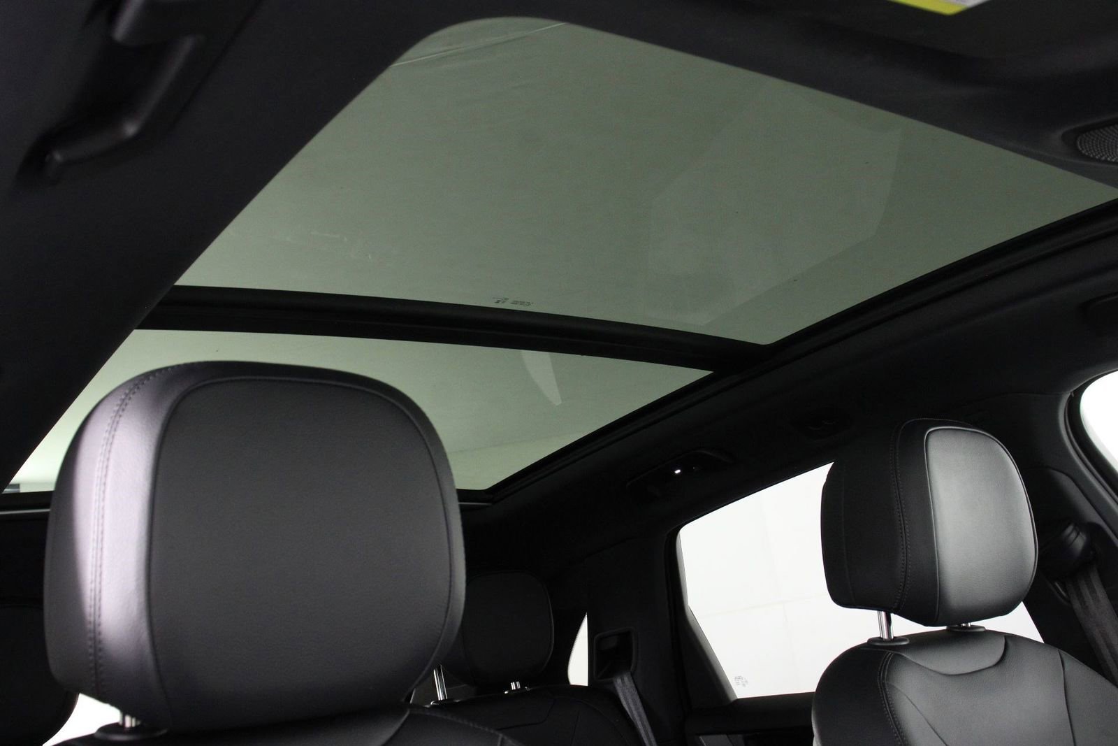 Certified 2025 Porsche Cayenne image 25