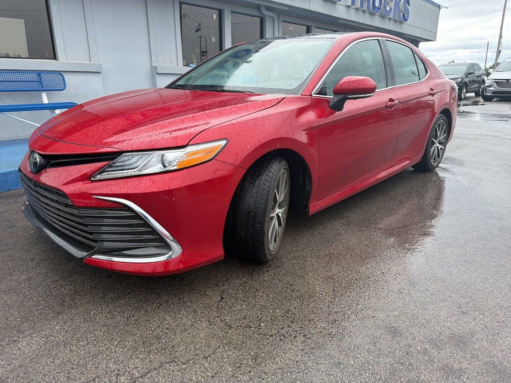Used 2023 Toyota Camry XLE w/ Navigation Package FWD image 2