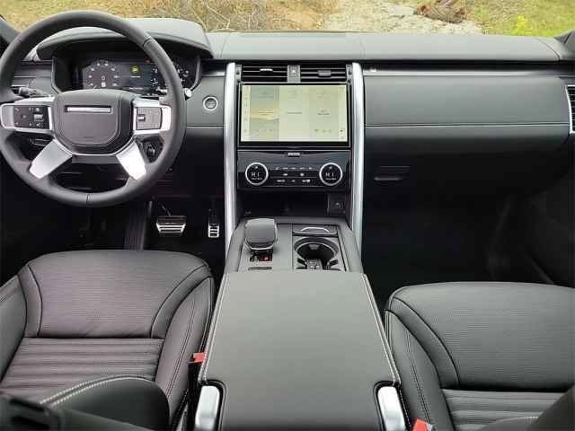 New 2025 Land Rover Discovery Metropolitan Edition AWD/4WD image 25
