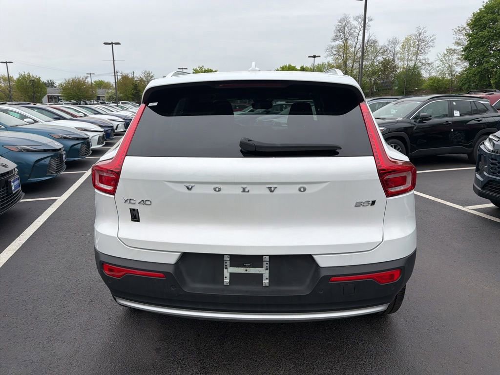 Used 2023 Volvo XC40 B5 Plus AWD/4WD image 6