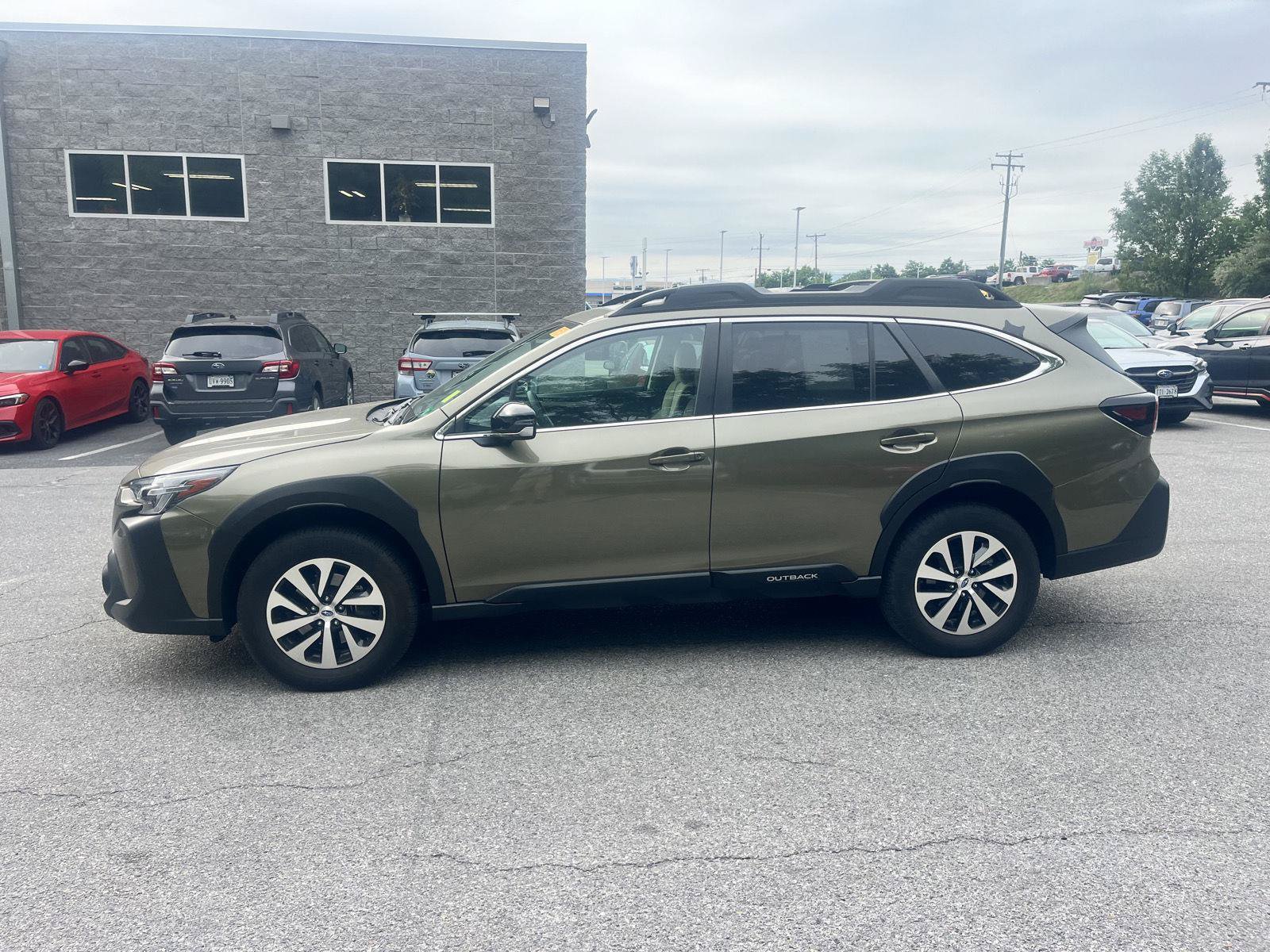 Certified 2025 Subaru Outback Premium AWD/4WD image 5