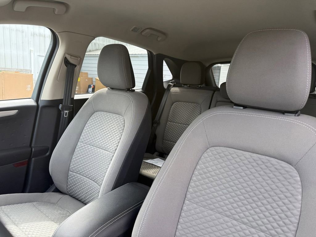 Used 2020 Ford Escape SE image 25