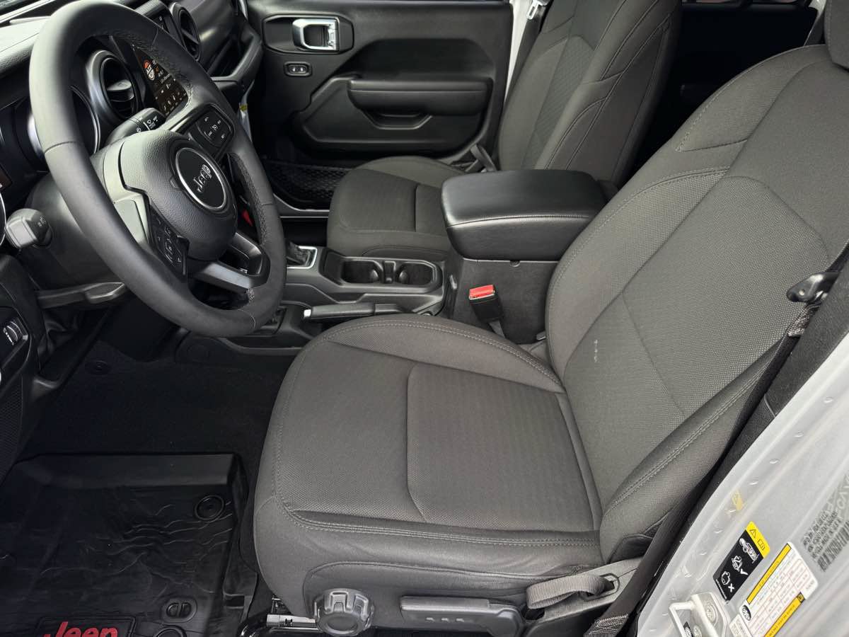 Used 2023 Jeep Gladiator Sport AWD/4WD image 14