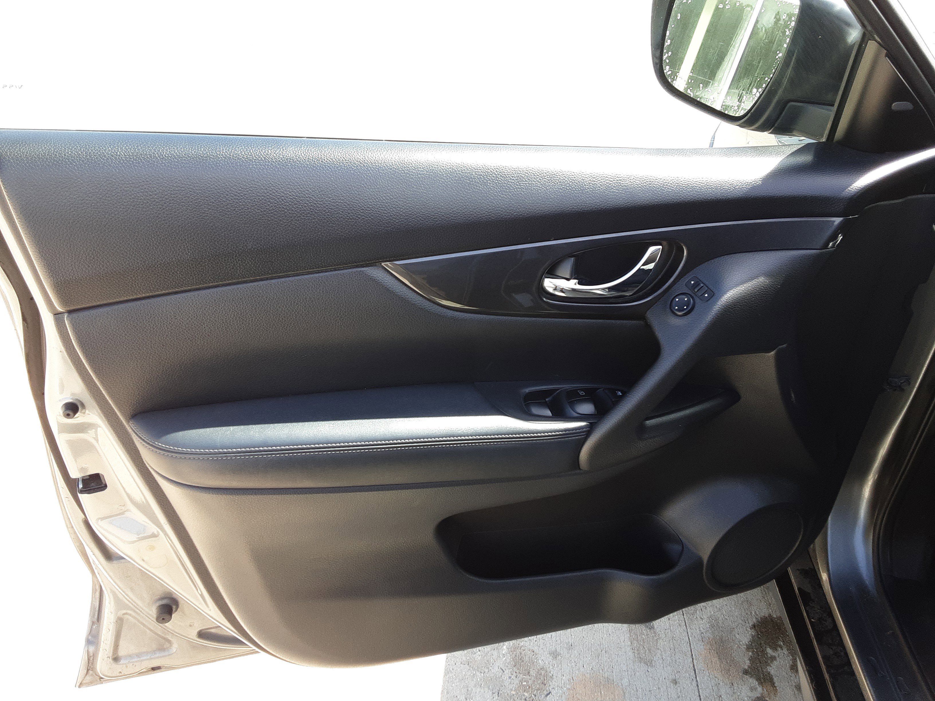 Used 2018 Nissan Rogue SV image 9