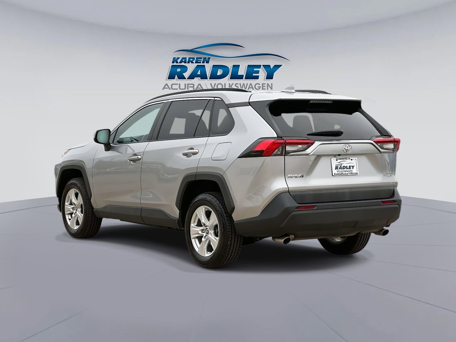 Used 2020 Toyota RAV4 XLE image 4