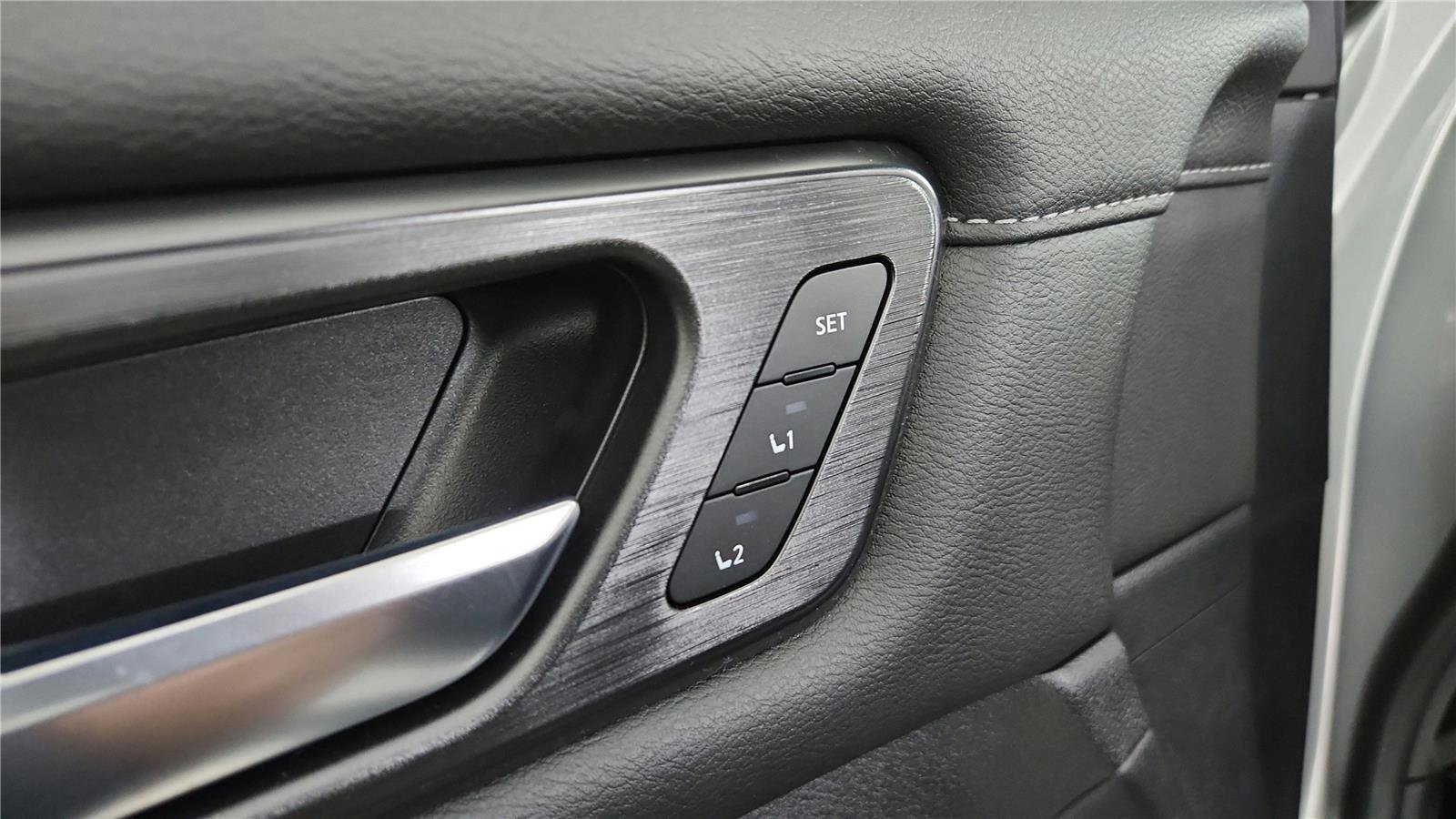 Certified 2025 Nissan Armada SL w/ Captain's Chari Seat Package AWD/4WD image 13