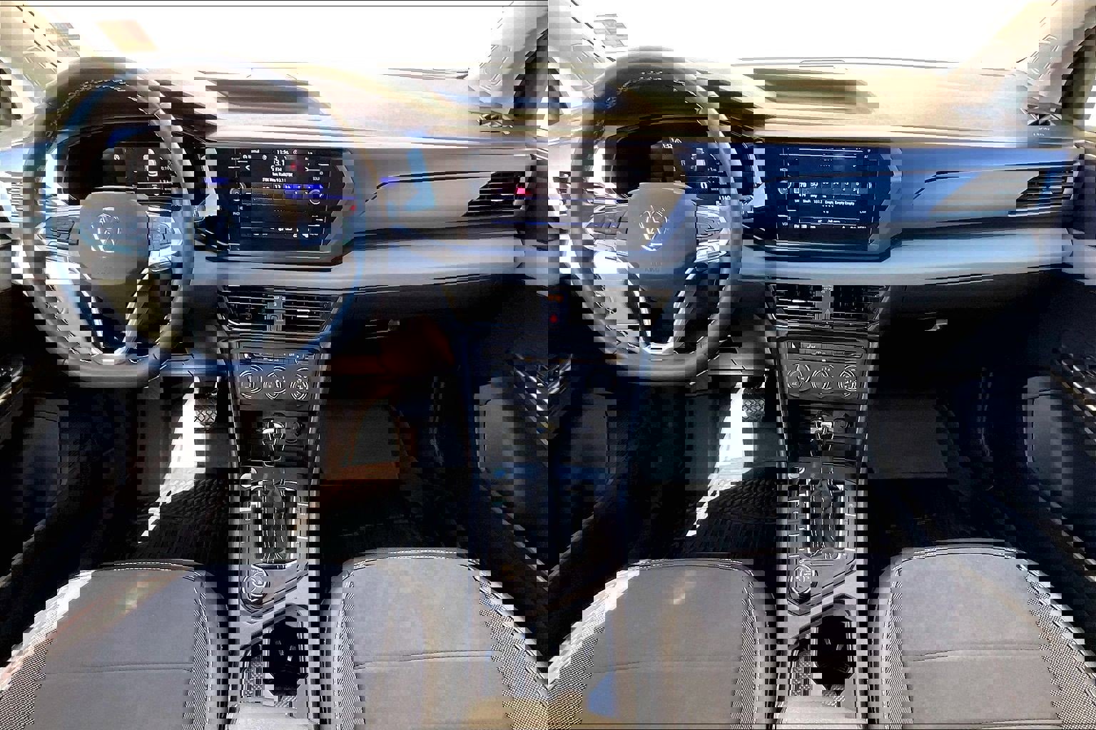 Certified 2022 Volkswagen Taos SE w/ Panoramic Sunroof Package image 15