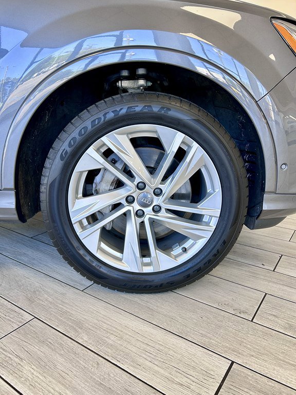 Used 2020 Audi Q7 3.0T Premium Plus w/ Premium Plus Package AWD/4WD image 19