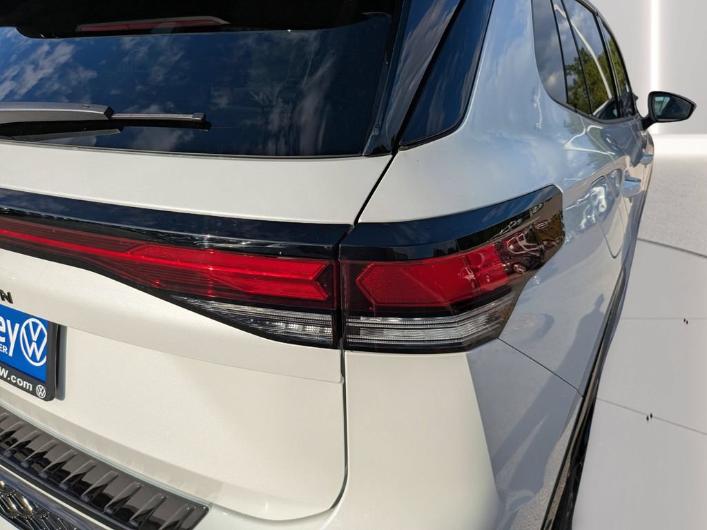 New 2026 Volkswagen Tiguan SE R-Line FWD image 7