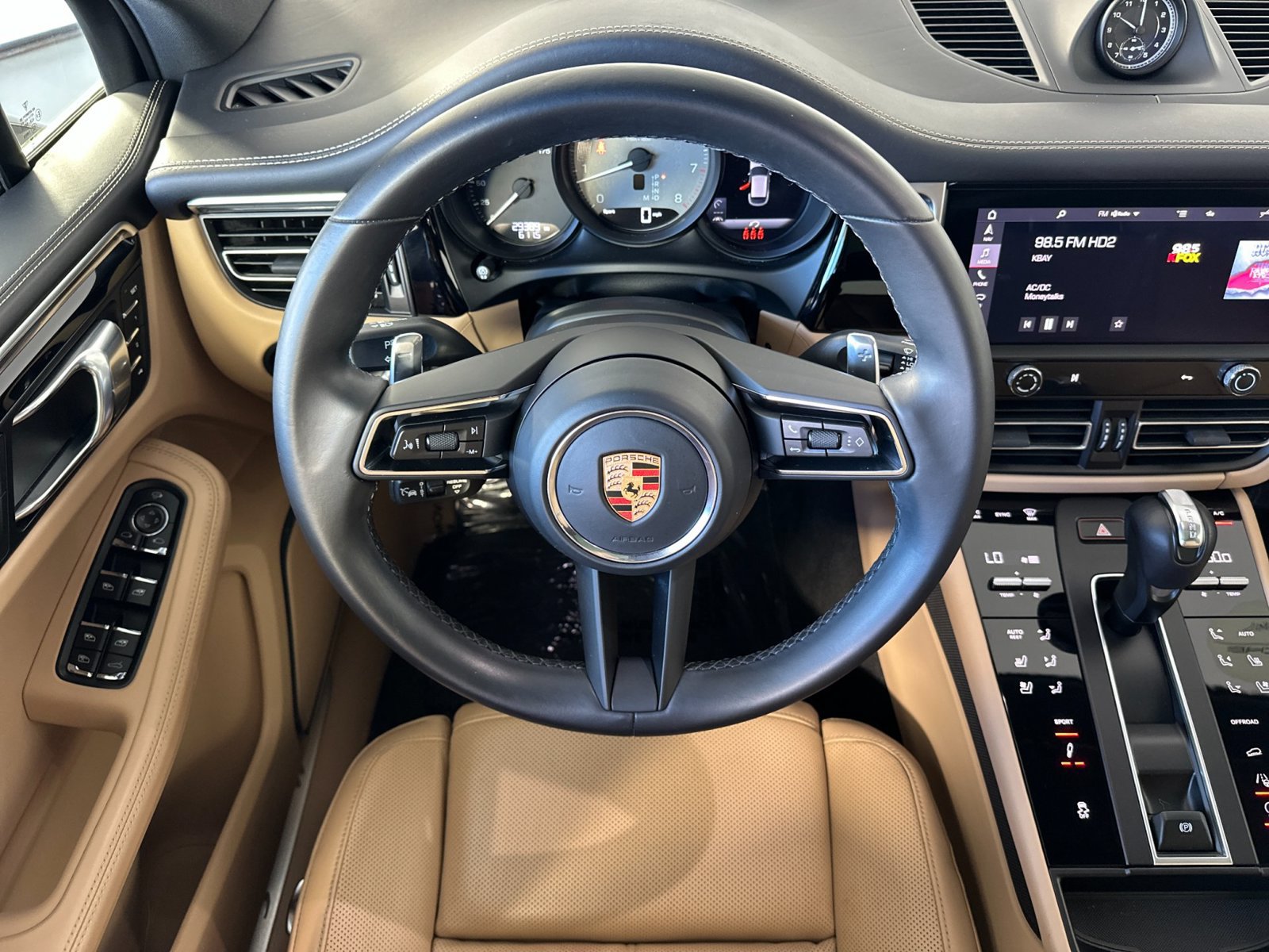 Certified 2023 Porsche Macan S AWD/4WD image 16