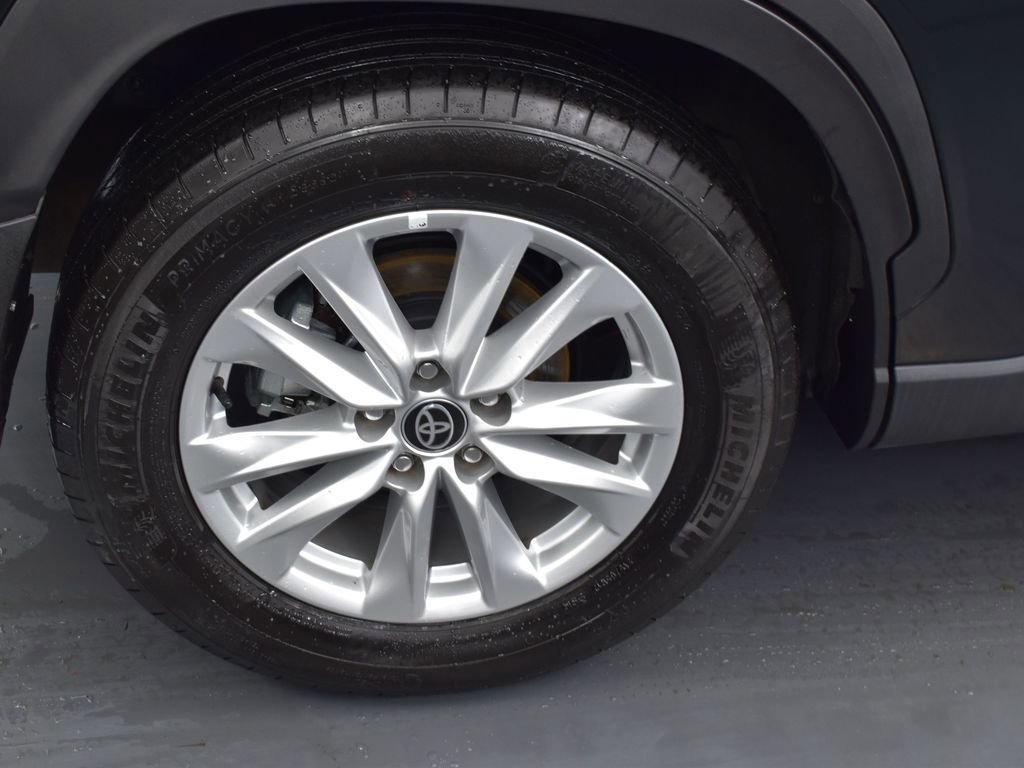 Used 2024 Toyota Corolla Cross LE image 8