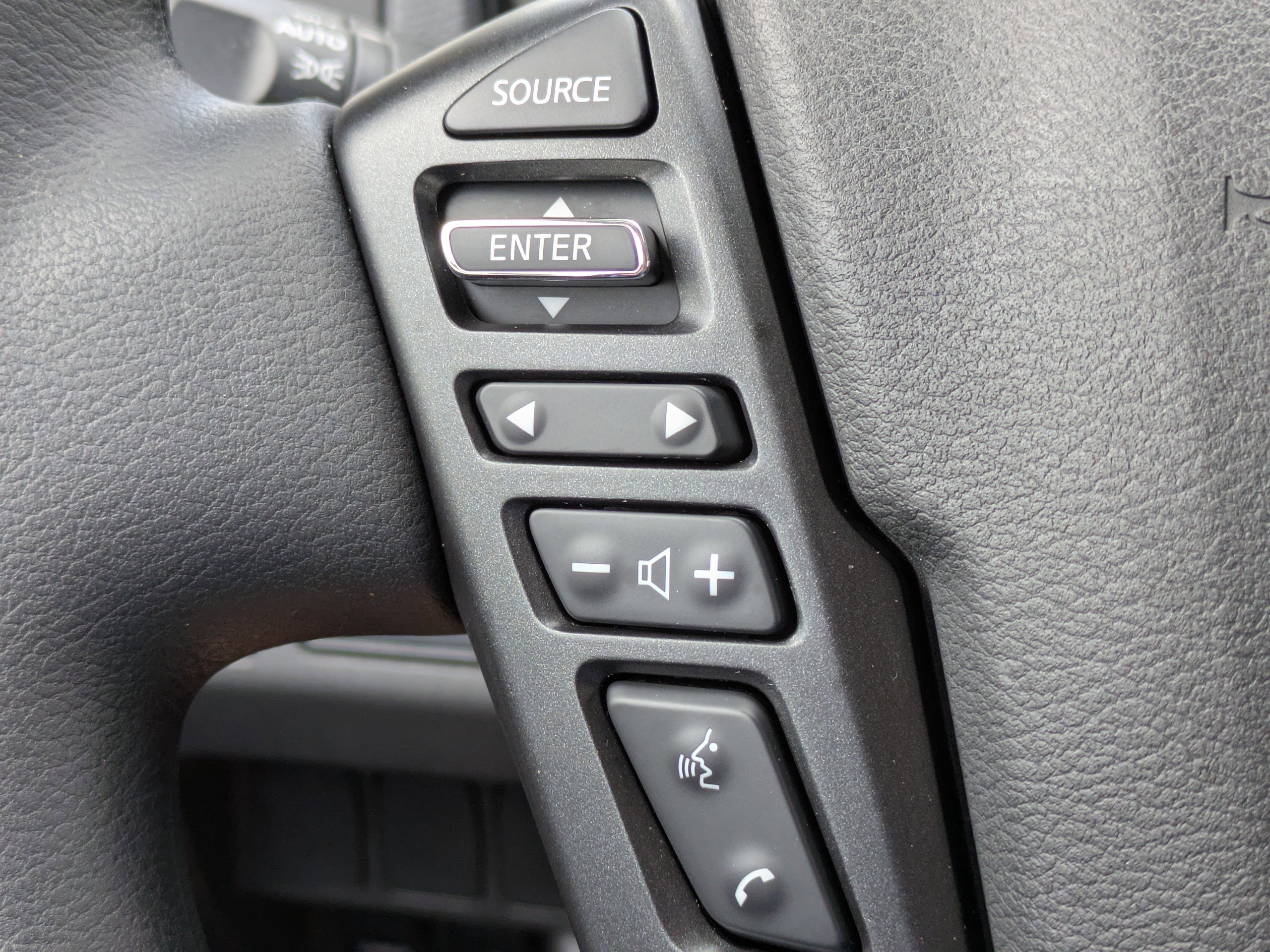 Used 2024 Nissan Frontier SV w/ Graphics Package image 22