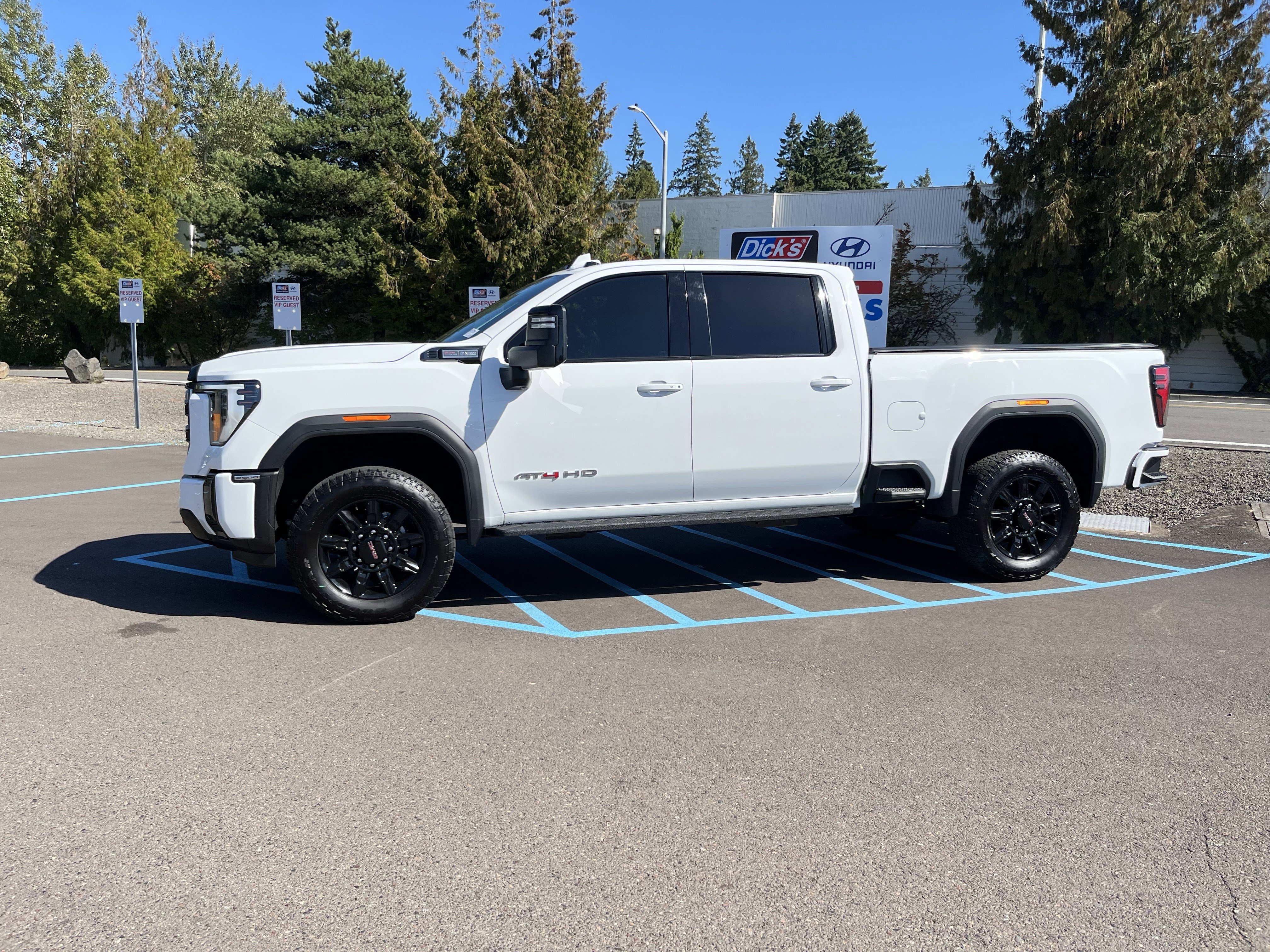 Used 2024 GMC Sierra 2500 AT4 w/ AT4 Premium Plus Package image 2