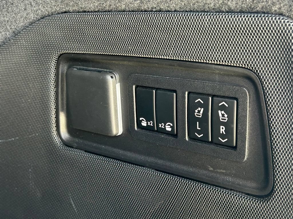 Used 2021 Cadillac Escalade ESV Sport Platinum w/ LPO, ONYX Package AWD/4WD image 15