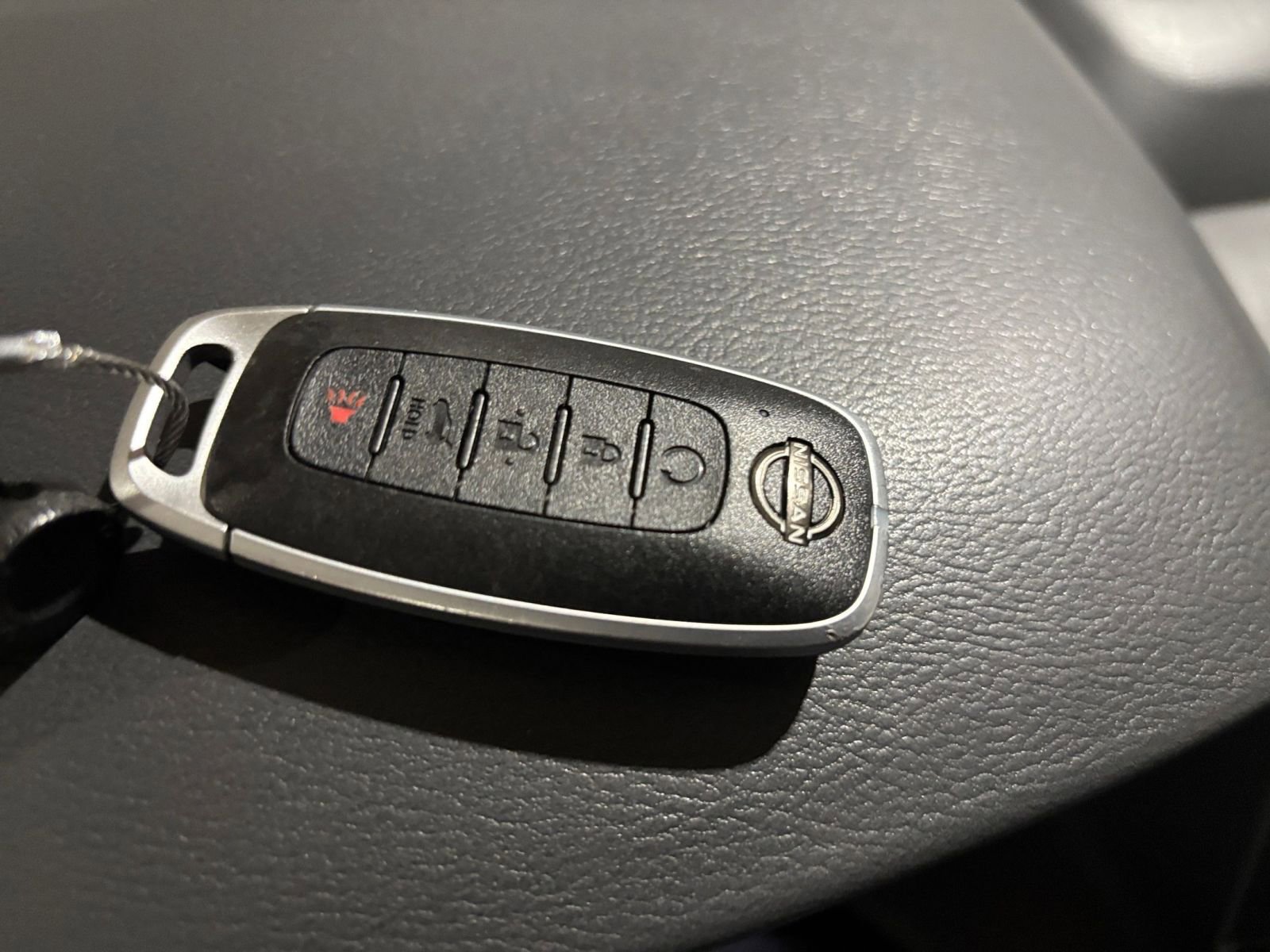 Used 2025 Nissan Rogue SV FWD image 27