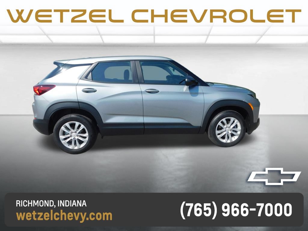 Used 2023 Chevrolet TrailBlazer LS AWD/4WD image 2