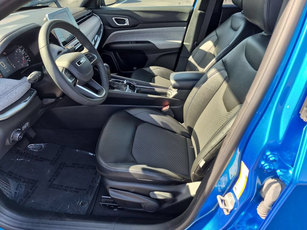 Certified 2025 Jeep Compass Latitude AWD/4WD image 12
