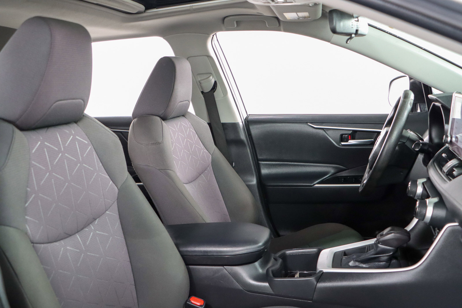 Used 2023 Toyota RAV4 XLE image 27