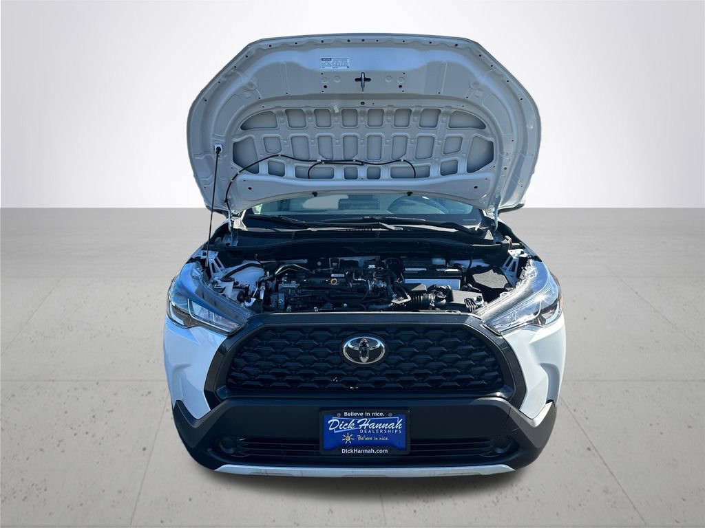 Used 2023 Toyota Corolla Cross LE w/ Moonroof Package image 4