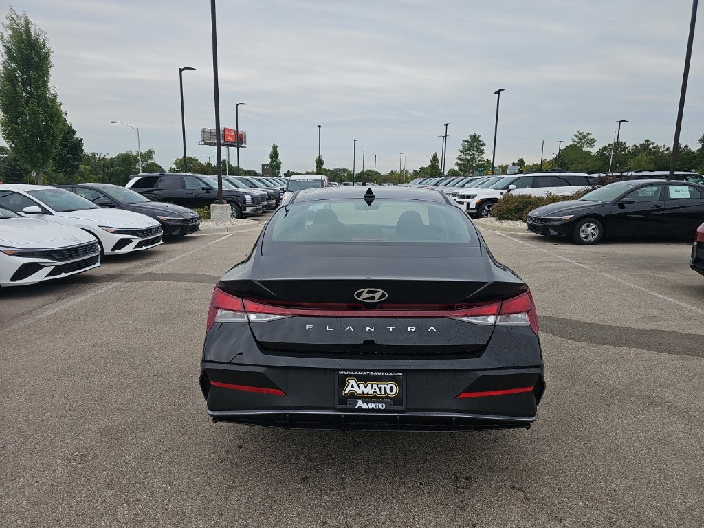 New 2026 Hyundai Elantra SE FWD image 4