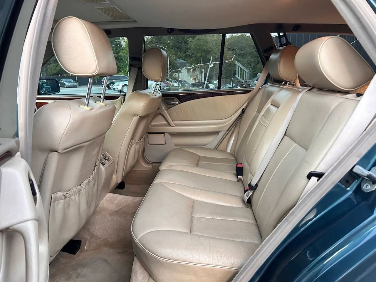 Used 1999 Mercedes-Benz E 320 4MATIC Wagon image 10