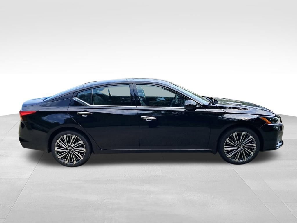 New 2025 Nissan Altima 2.5 SL AWD/4WD image 7