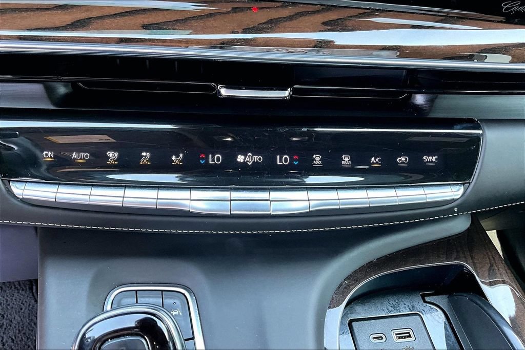 Used 2023 Cadillac Escalade Premium Luxury Platinum AWD/4WD image 24