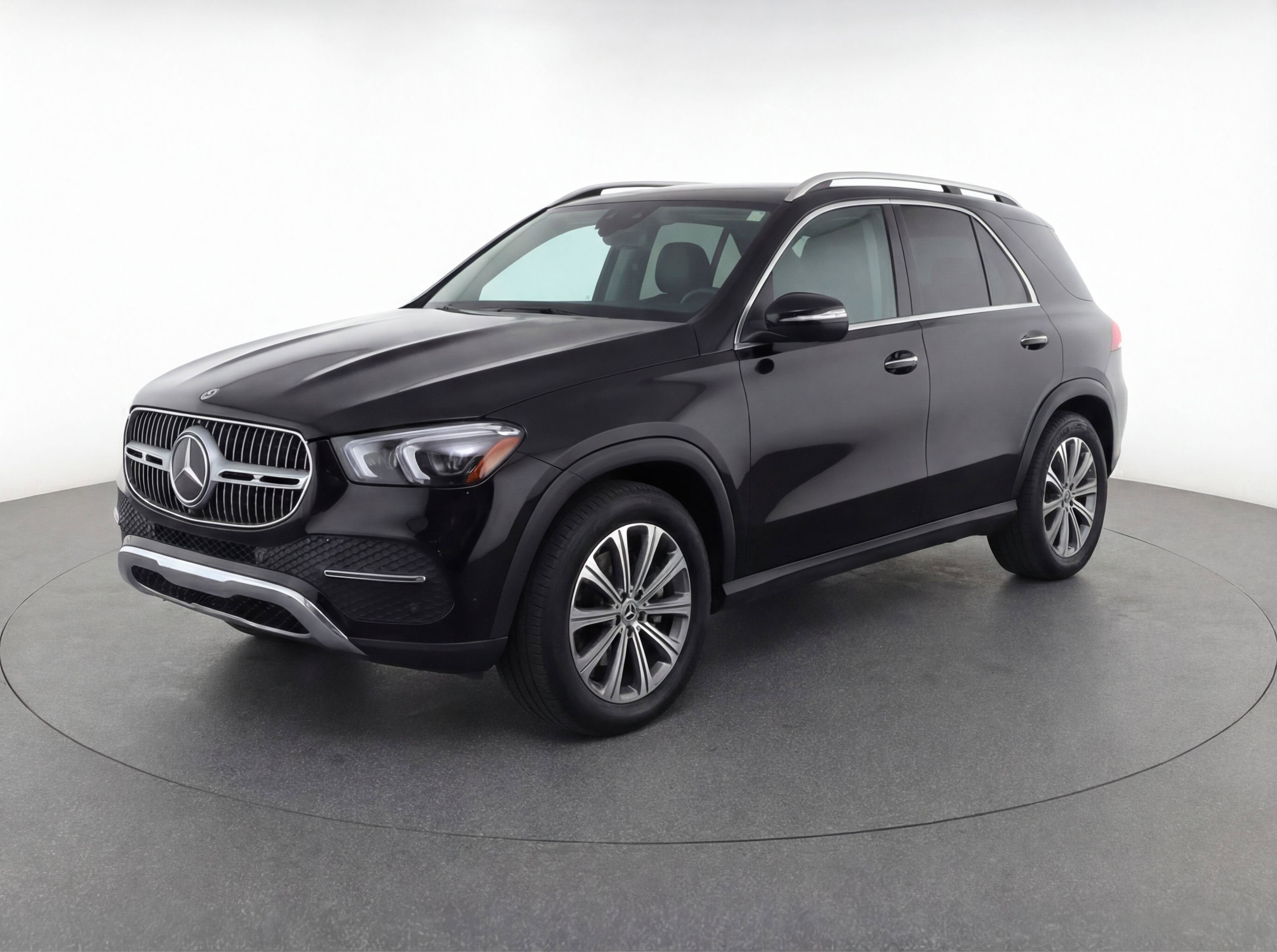 Used 2024 Mercedes-Benz GLC 300 4MATIC image 3