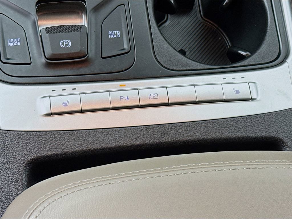 Used 2025 Kia Carnival image 22