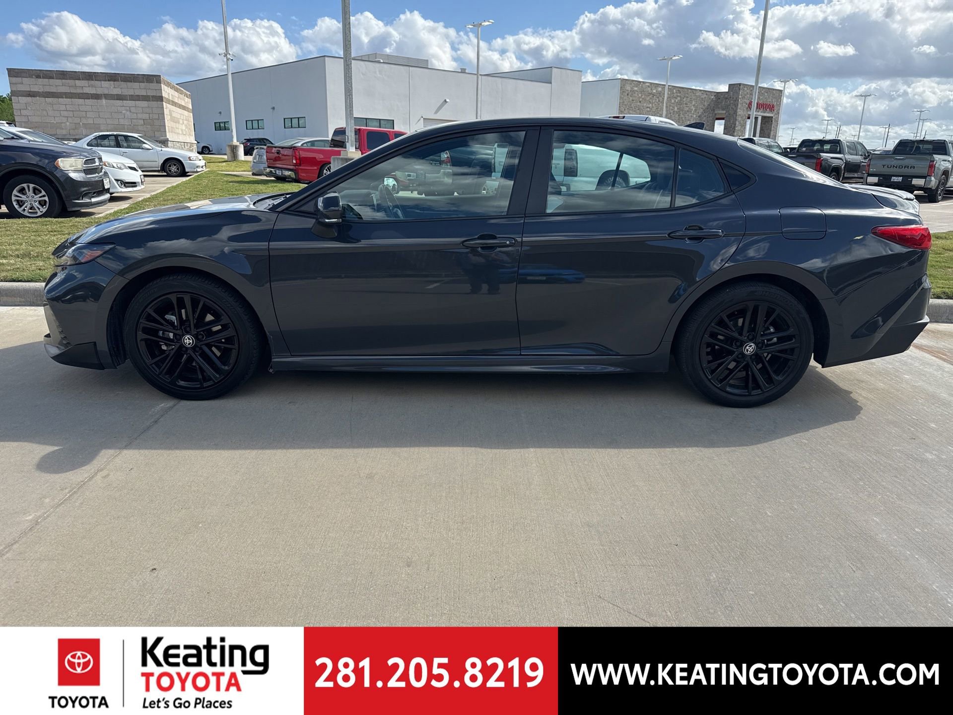 Used 2025 Toyota Camry SE FWD image 4