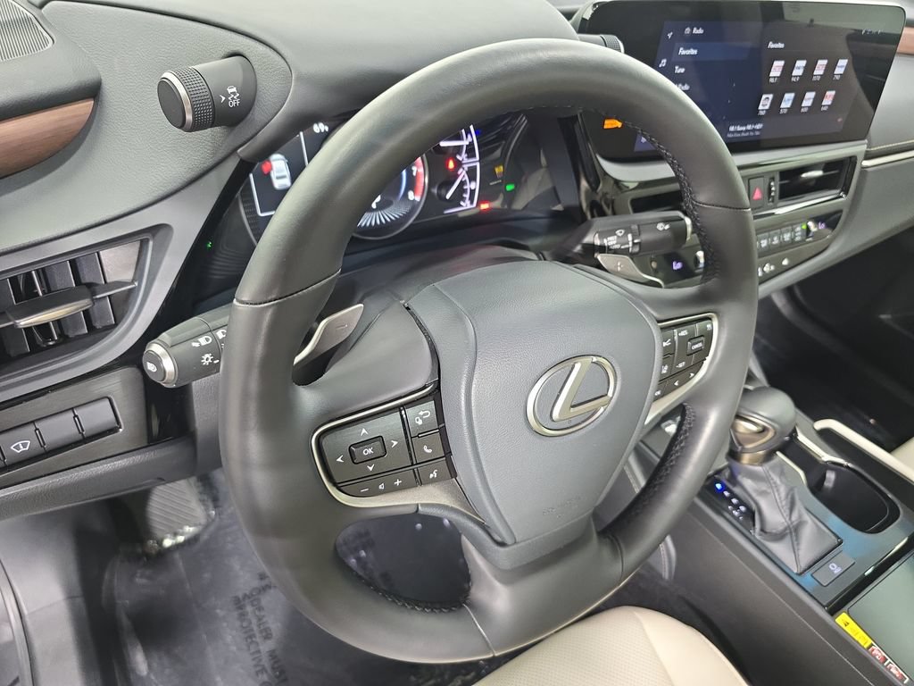 Used 2025 Lexus ES 350 w/ Premium Package FWD image 4