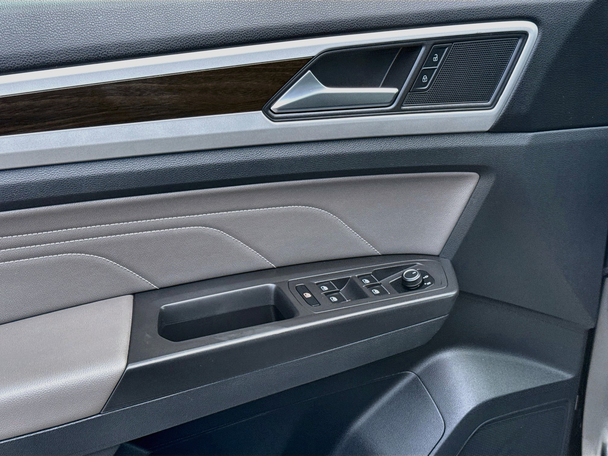 Used 2022 Volkswagen Atlas SE FWD image 16