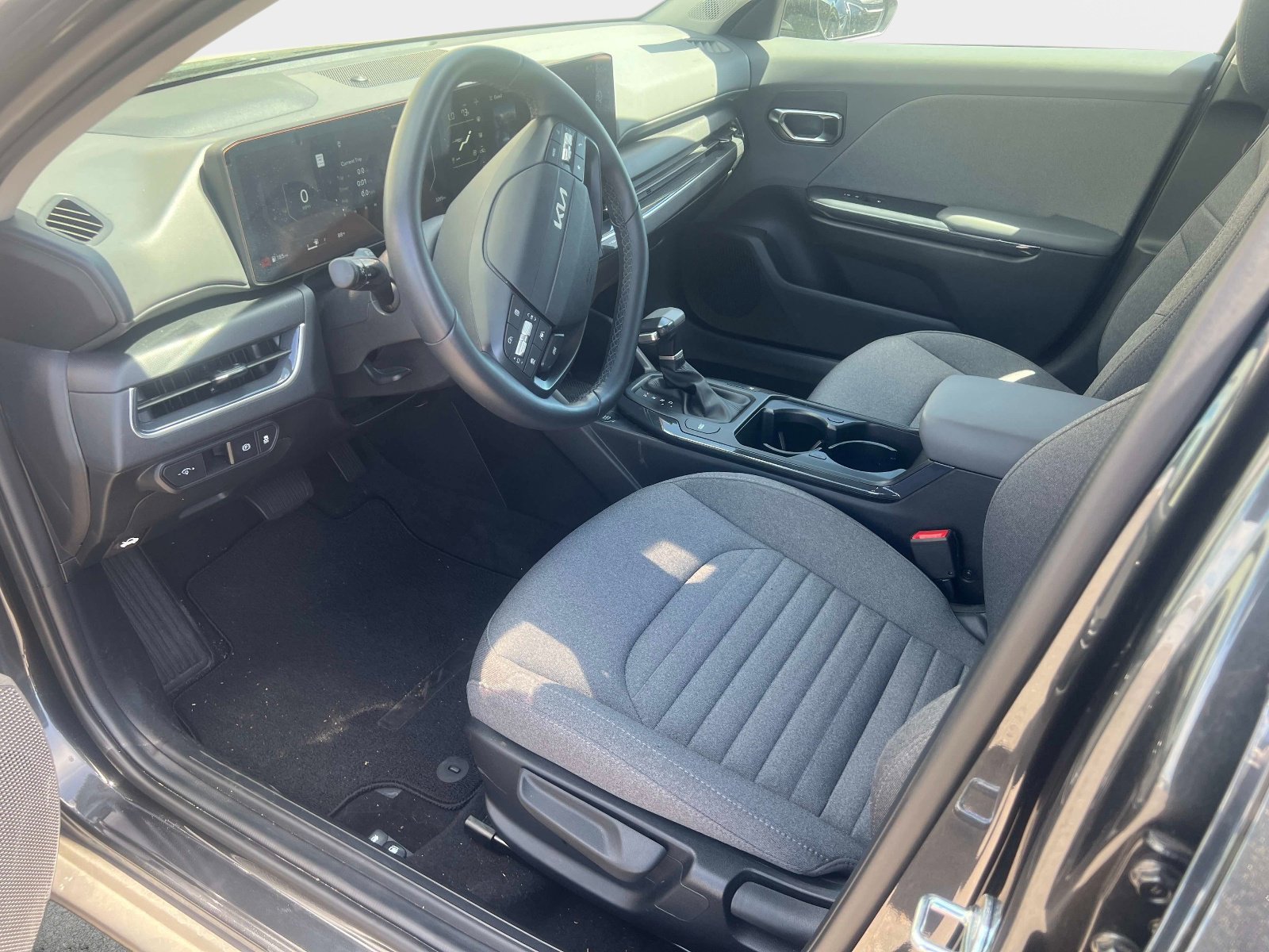 Certified 2025 Kia K4 EX image 36