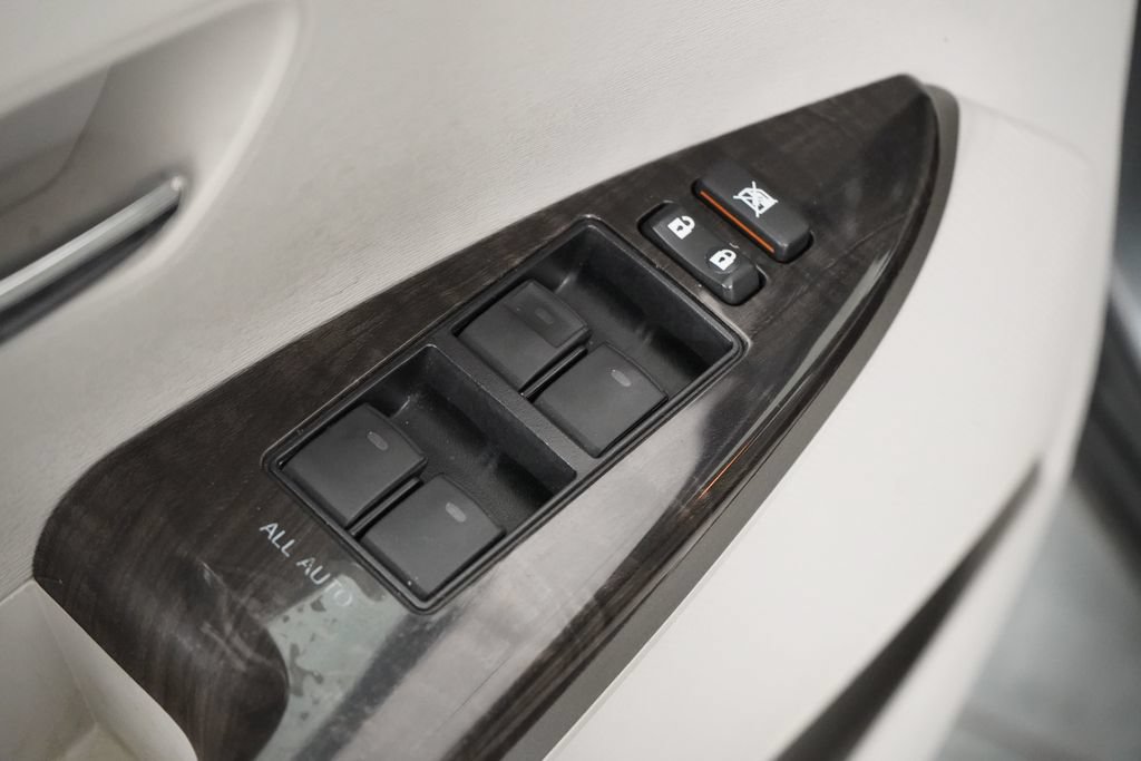 Used 2013 Toyota Venza LE FWD image 25