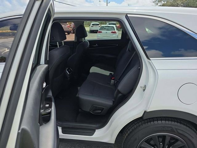 Certified 2019 Kia Sorento LX image 12