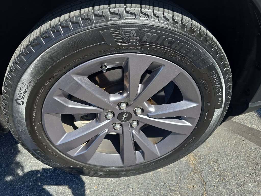 Used 2023 Ford Explorer XLT w/ Equipment Group 202A AWD/4WD image 33