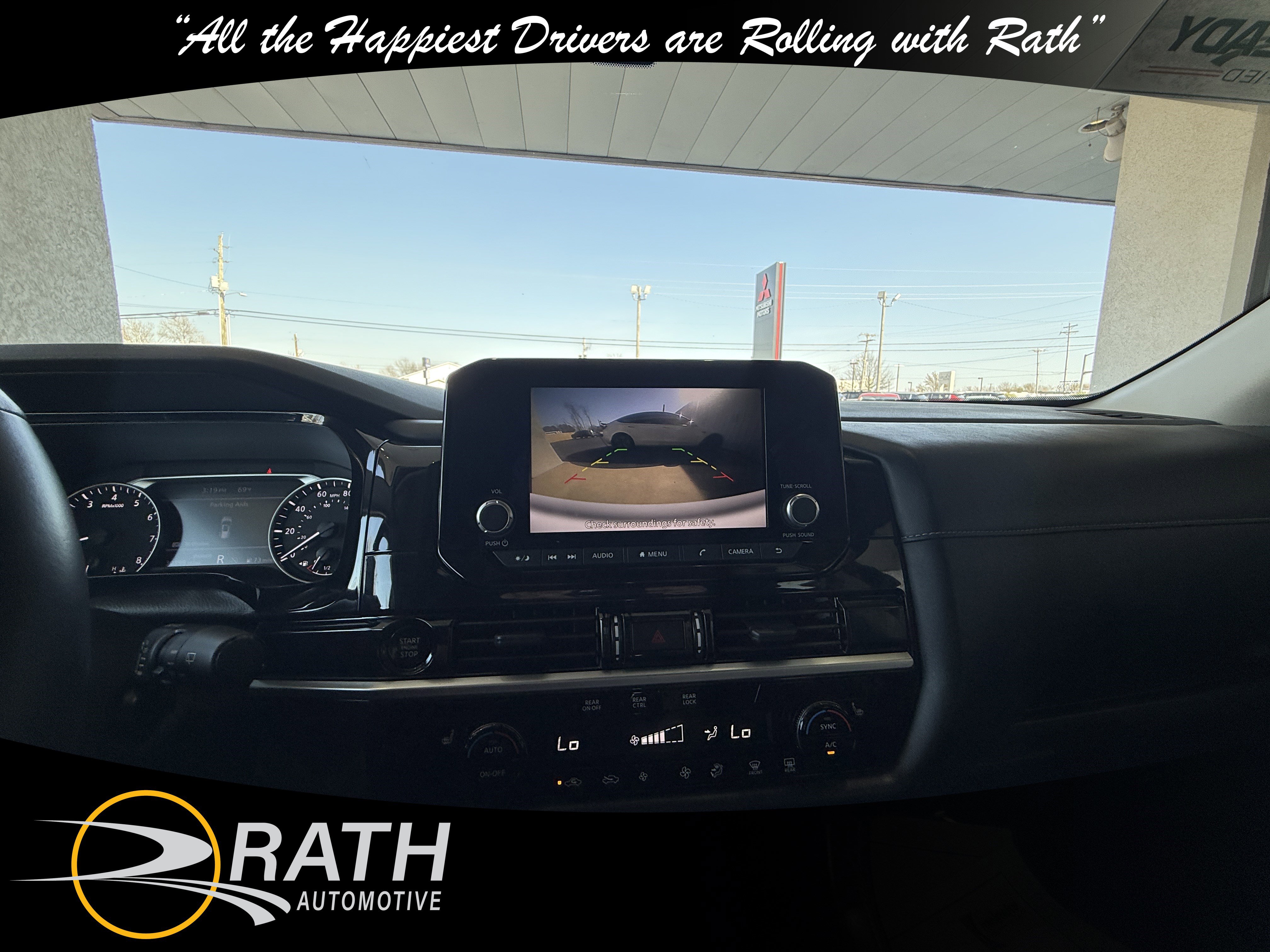 Used 2025 Nissan Pathfinder SV image 16