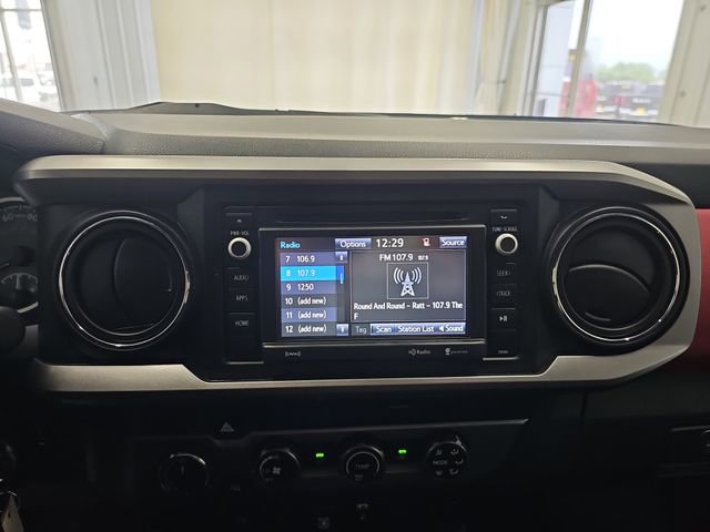 Used 2019 Toyota Tacoma SR5 AWD/4WD image 18