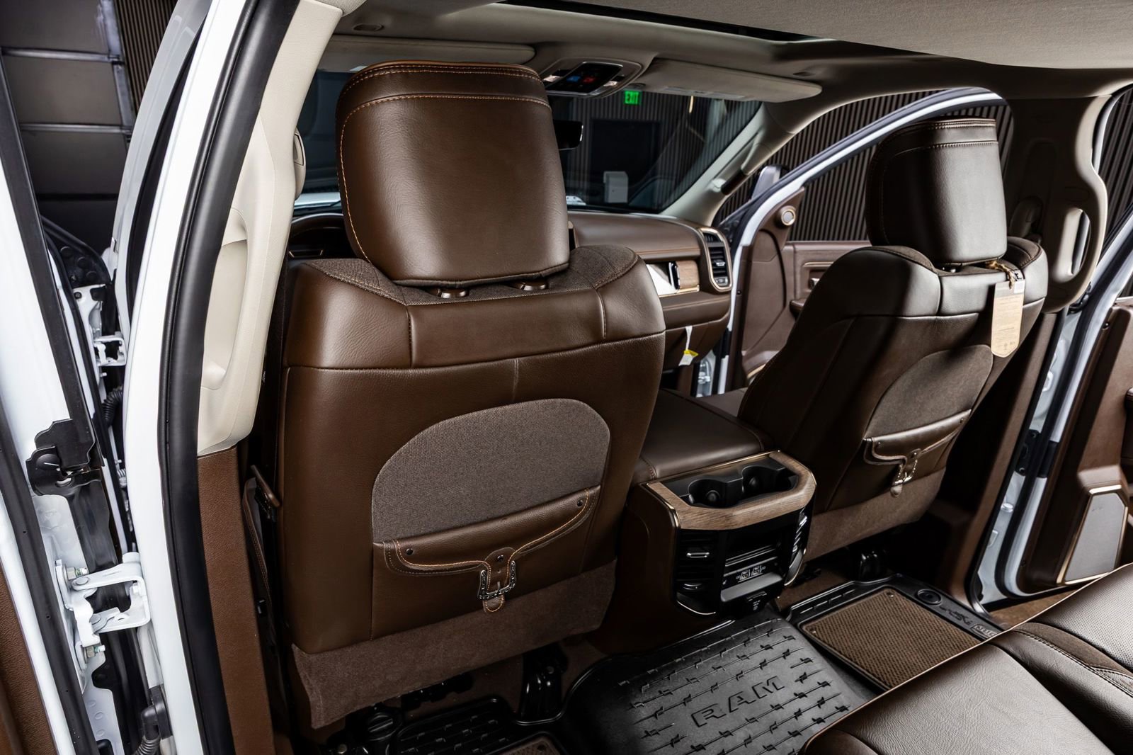 Used 2025 RAM 3500 Longhorn image 32