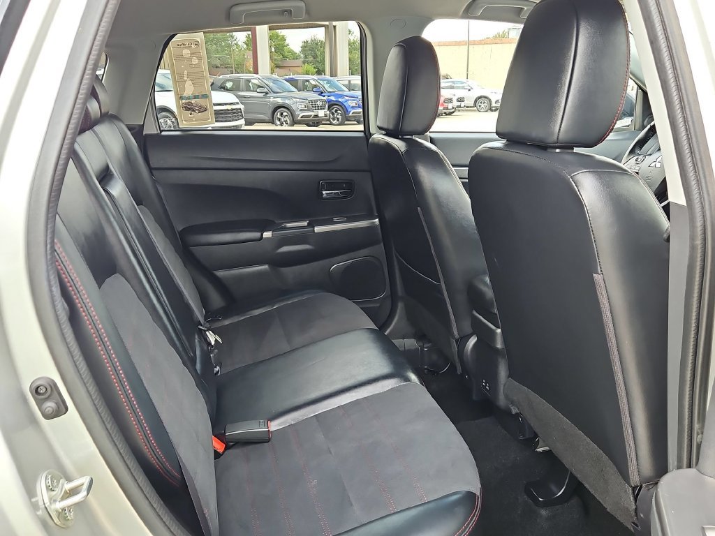 Used 2025 Mitsubishi Outlander Sport AWD image 30