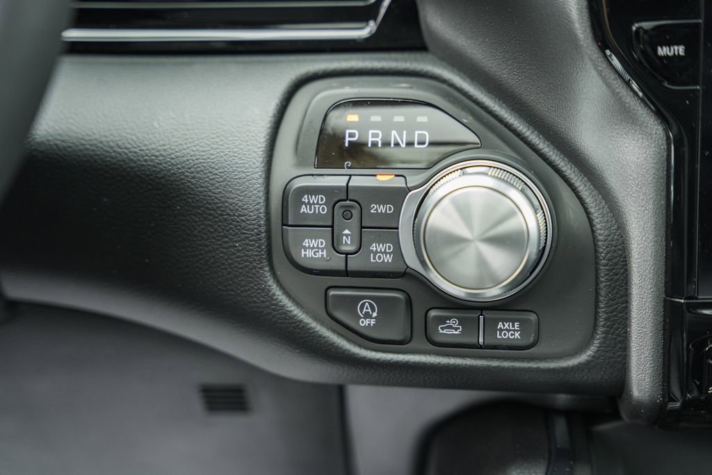 New 2026 RAM 1500 Laramie AWD/4WD image 31