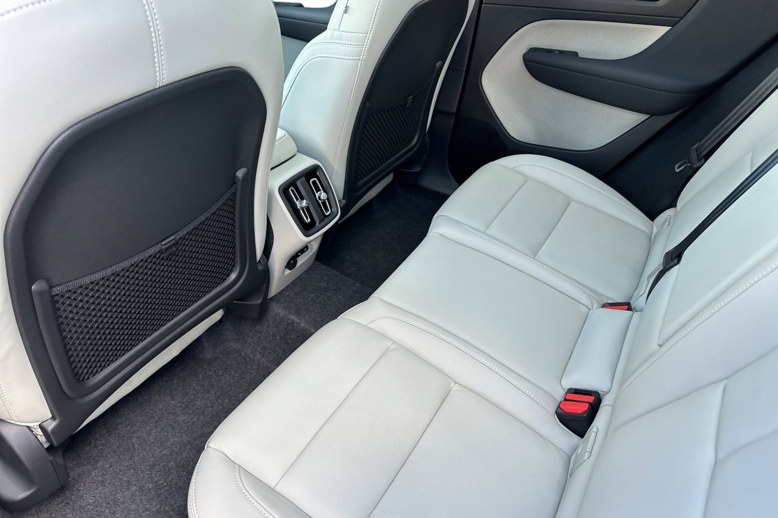 New 2026 Volvo XC40 B5 Plus w/ Protection Package Premier image 4
