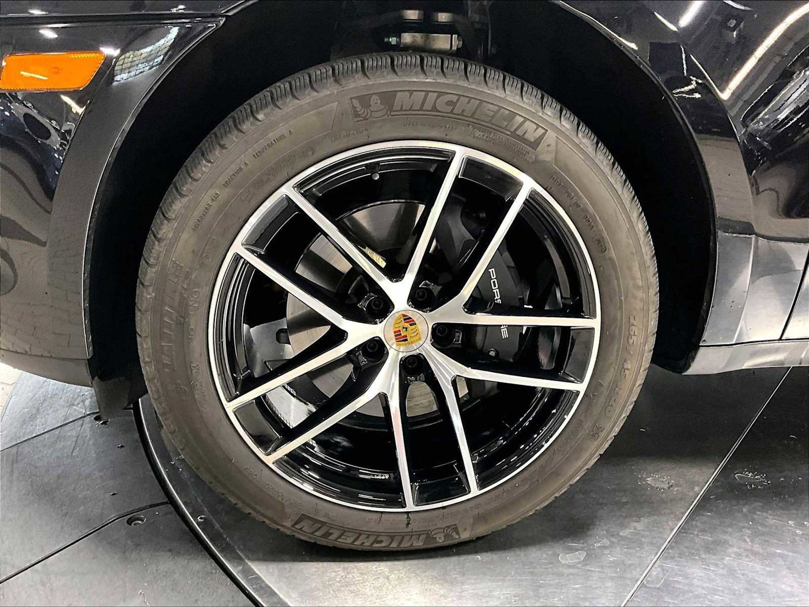 Used 2025 Porsche Macan image 14