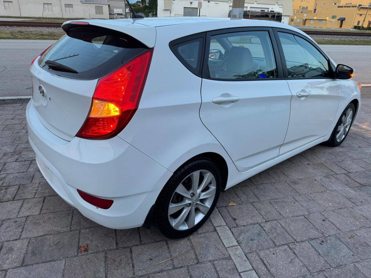 Used 2014 Hyundai Accent SE FWD image 6